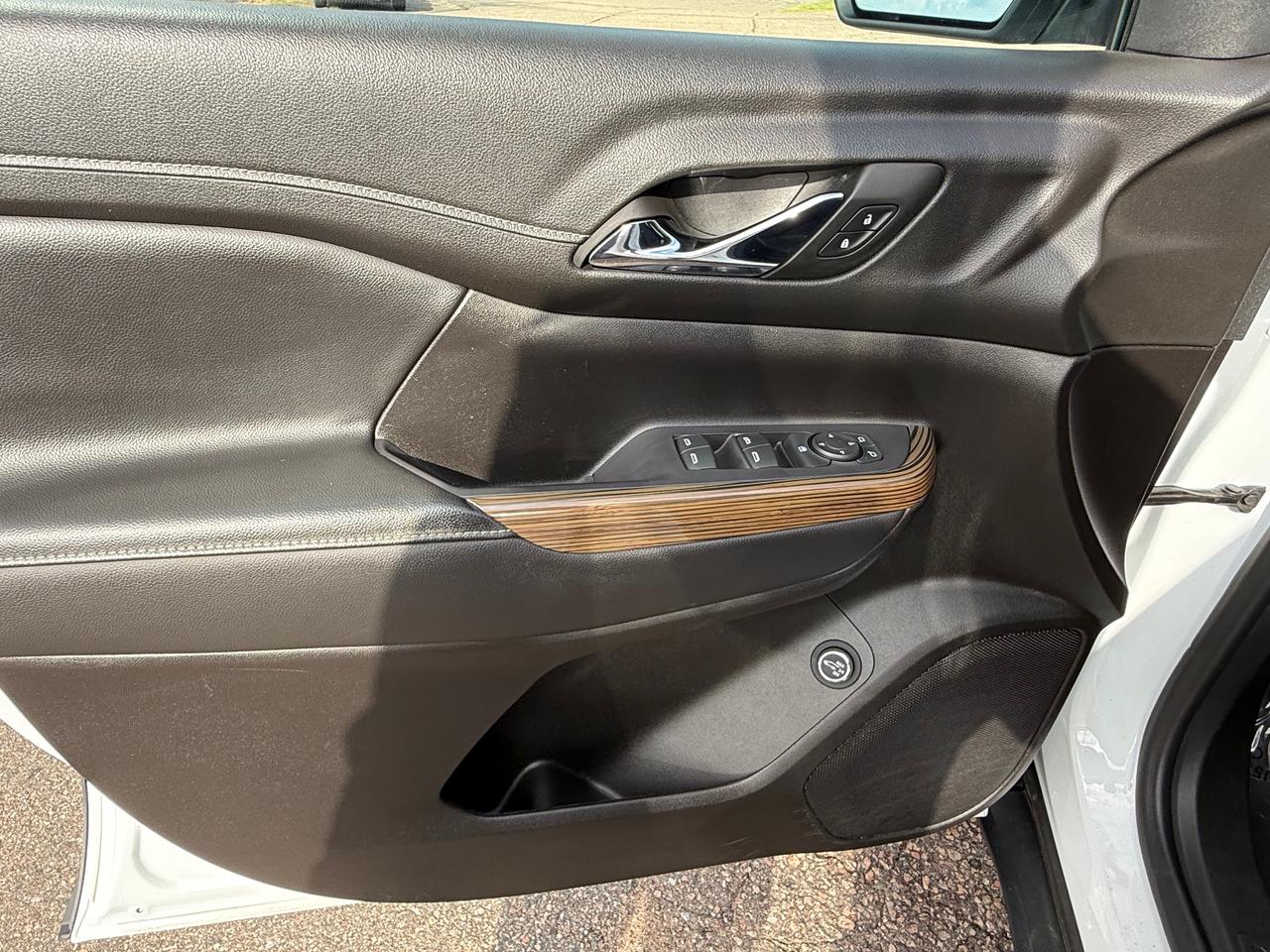2022 GMC Acadia SLE All-wheel Drive Photo