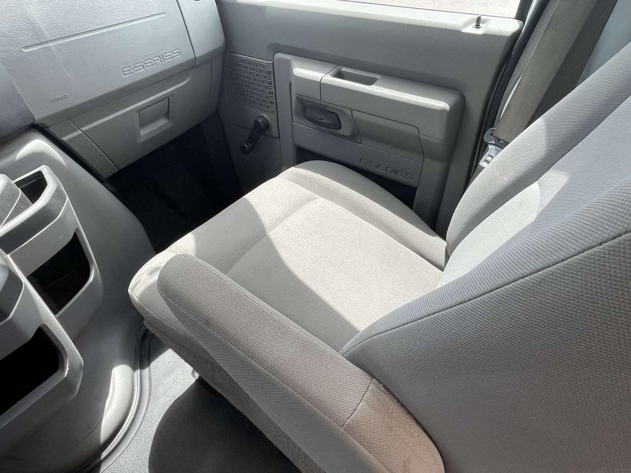 2019 Ford E-Series BASE Photo