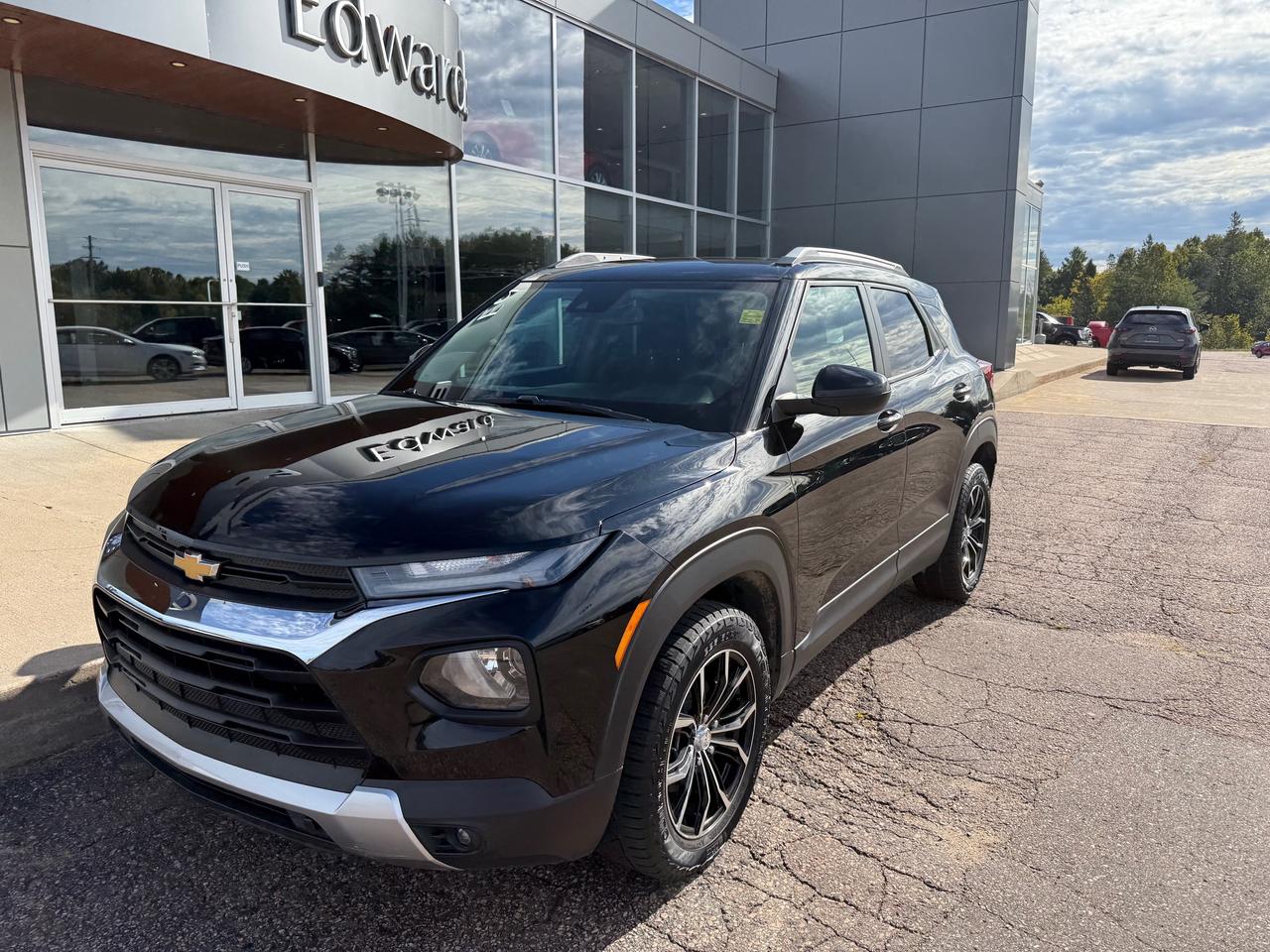 2021 Chevrolet TrailBlazer LT All-Wheel Drive Photo3