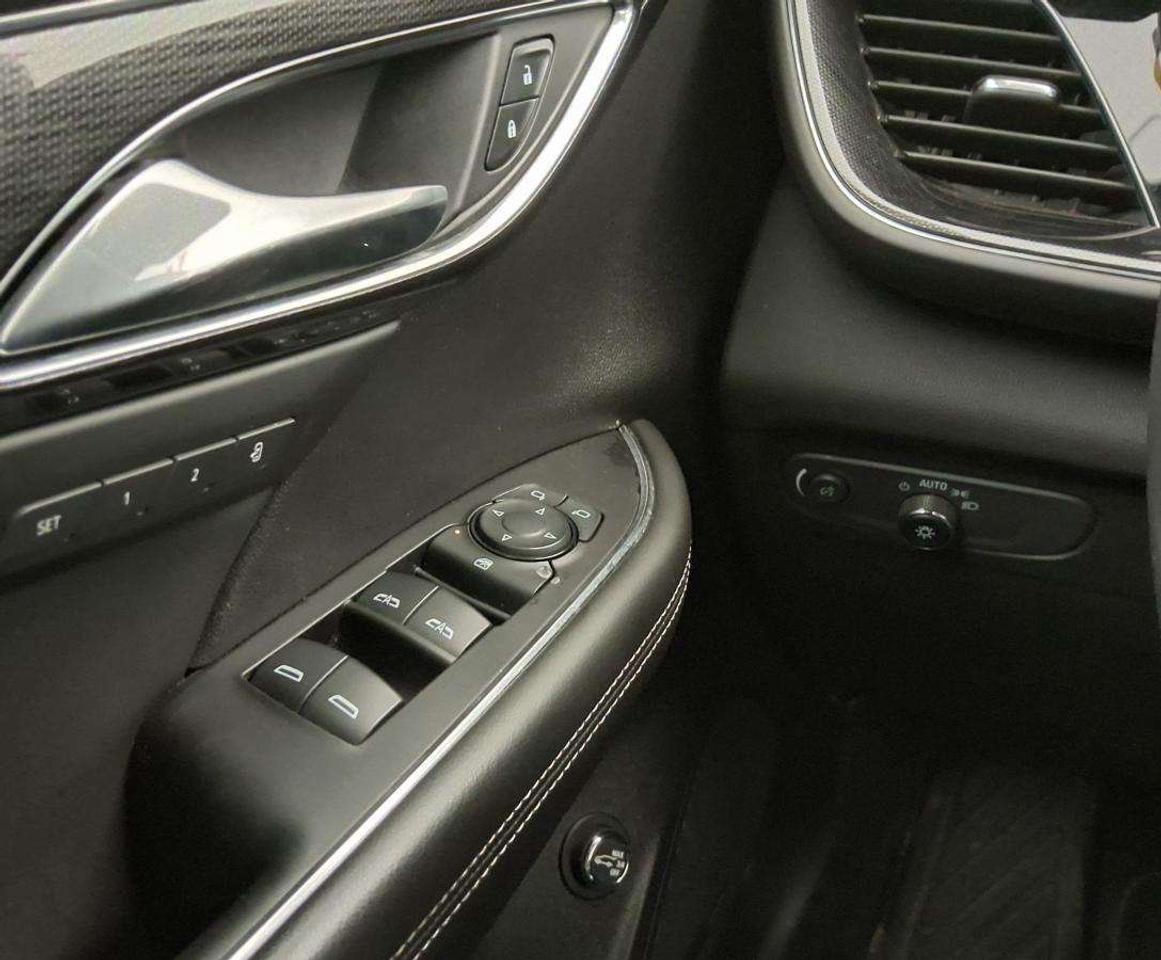 2023 Buick Envision Essence Photo