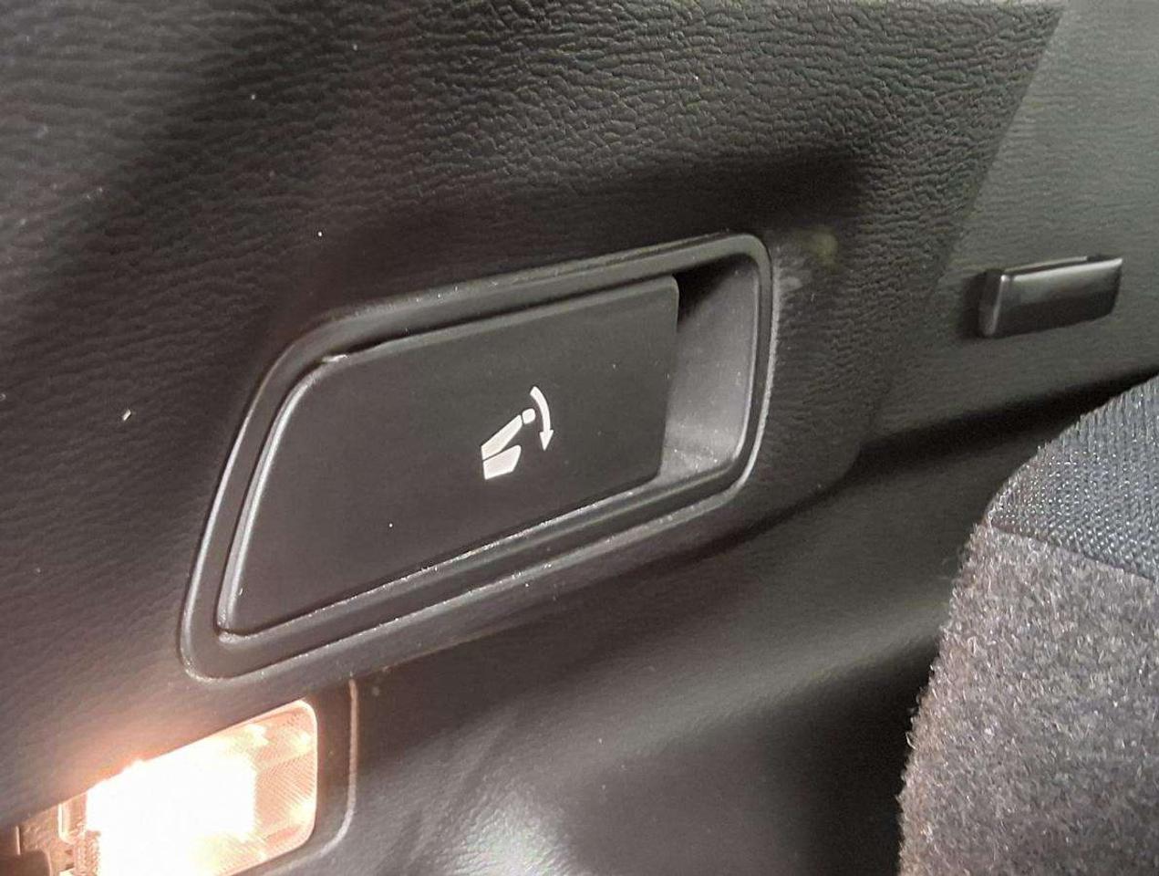 2024 Mitsubishi Outlander ES Photo