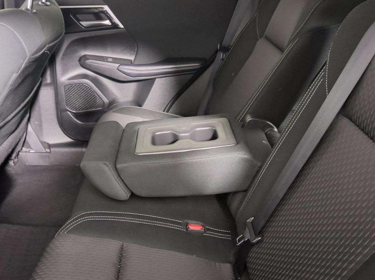 2024 Mitsubishi Outlander ES Photo