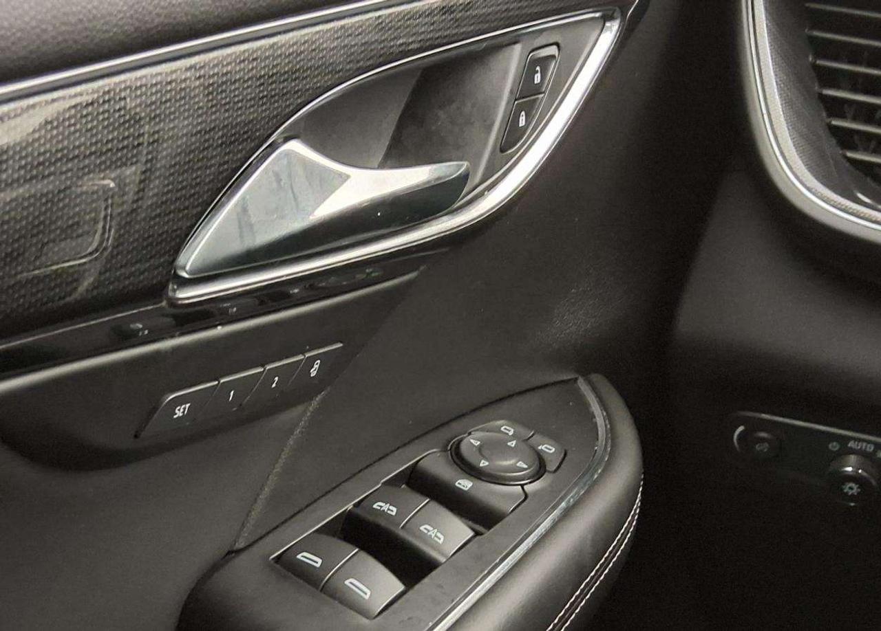 2023 Buick Envision Essence Photo