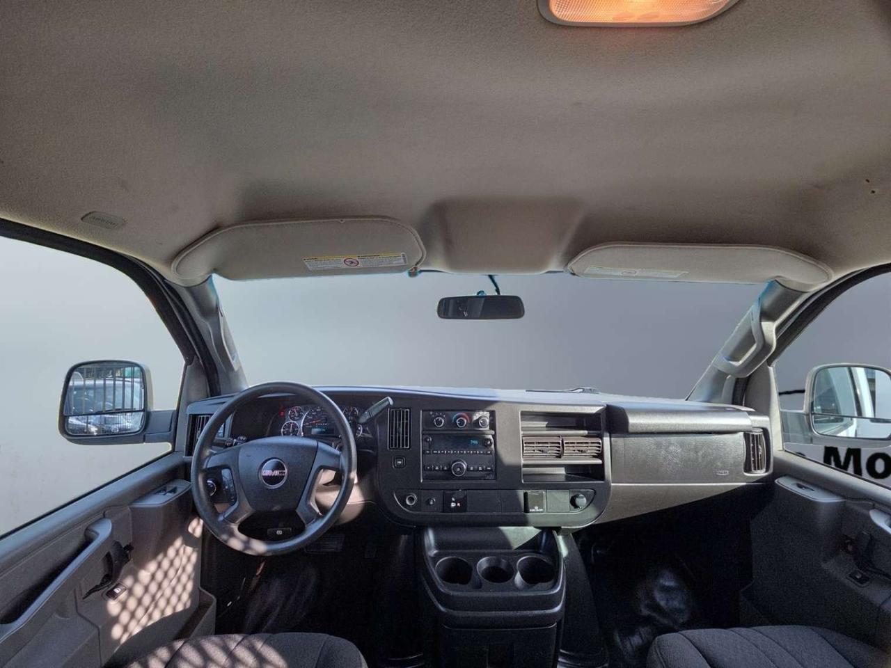 2018 GMC Savana 2500 135 * NO ACCIDENTS / CAMERA / CRUISE CONTROL / LOW KM Photo