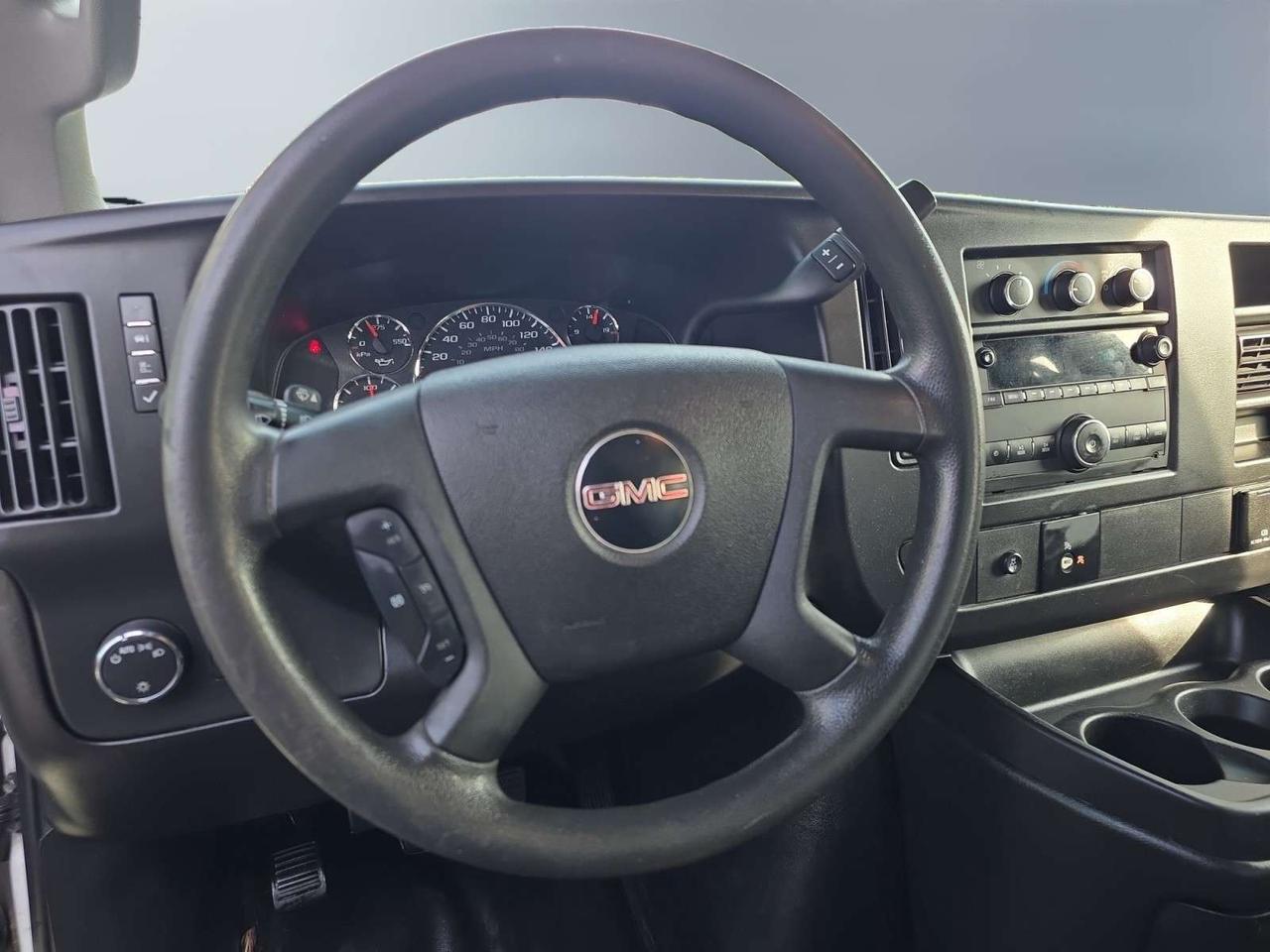 2018 GMC Savana 2500 135 * NO ACCIDENTS / CAMERA / CRUISE CONTROL / LOW KM Photo