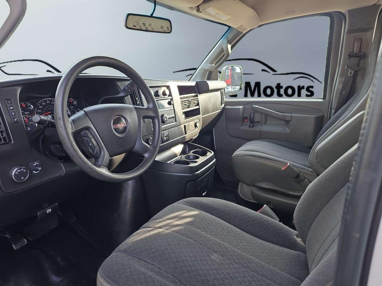 2018 GMC Savana 2500 135 * NO ACCIDENTS / CAMERA / CRUISE CONTROL / LOW KM Photo