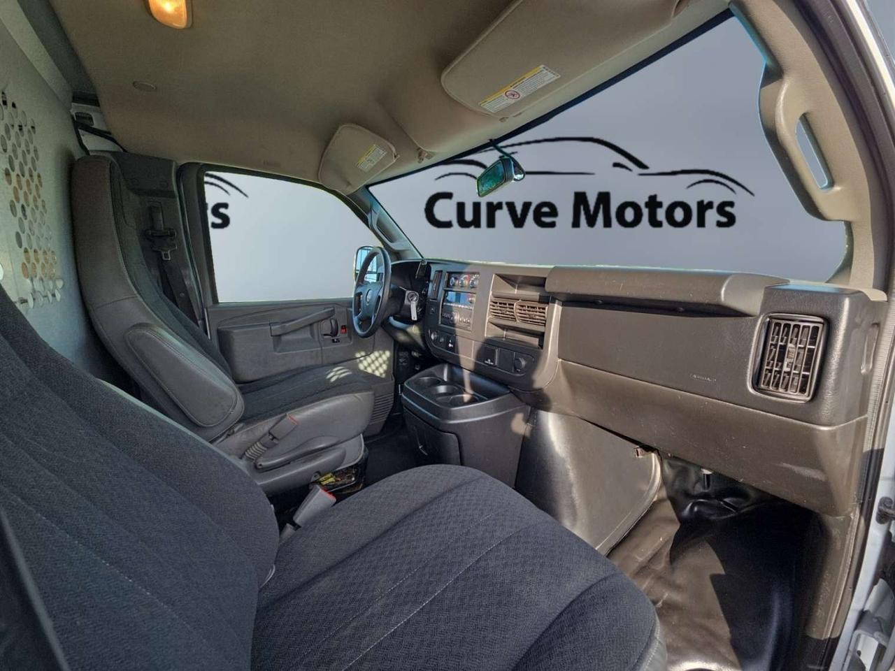 2018 GMC Savana 2500 135 * NO ACCIDENTS / CAMERA / CRUISE CONTROL / LOW KM Photo
