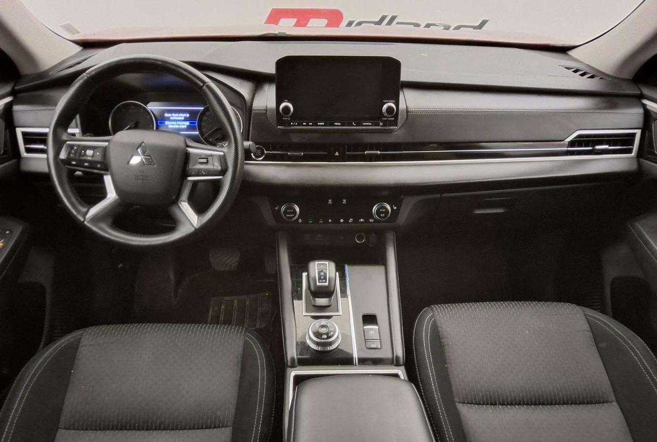 2024 Mitsubishi Outlander SE Photo