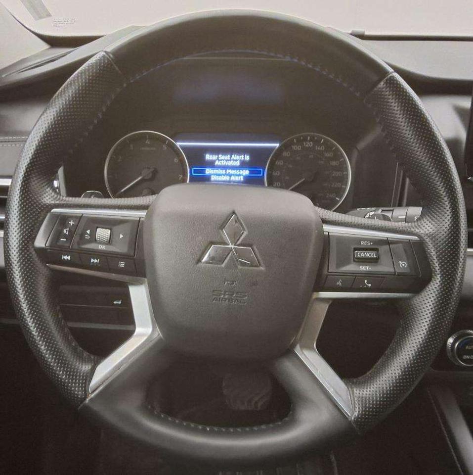 2024 Mitsubishi Outlander SE Photo
