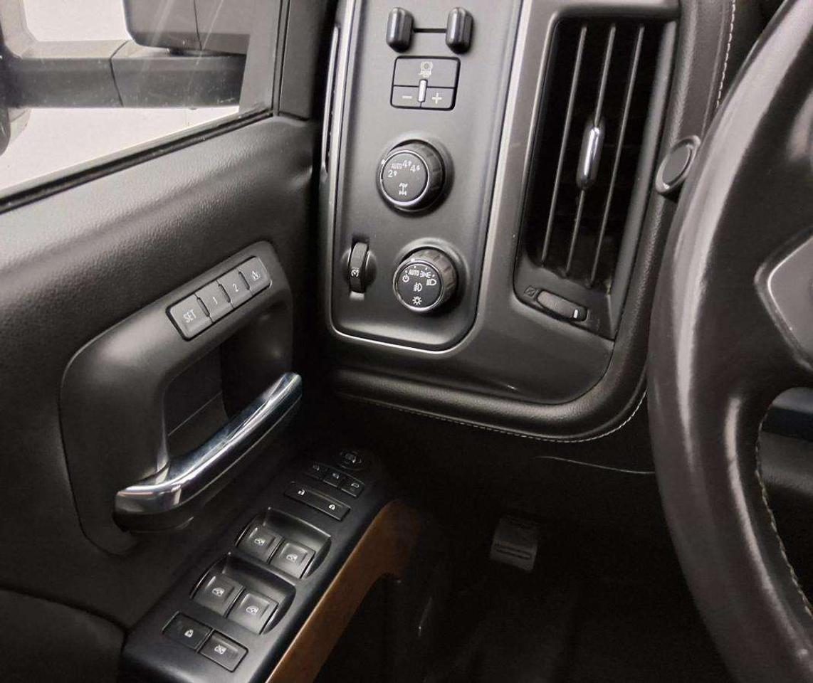 2018 Chevrolet Silverado 1500 LTZ Photo