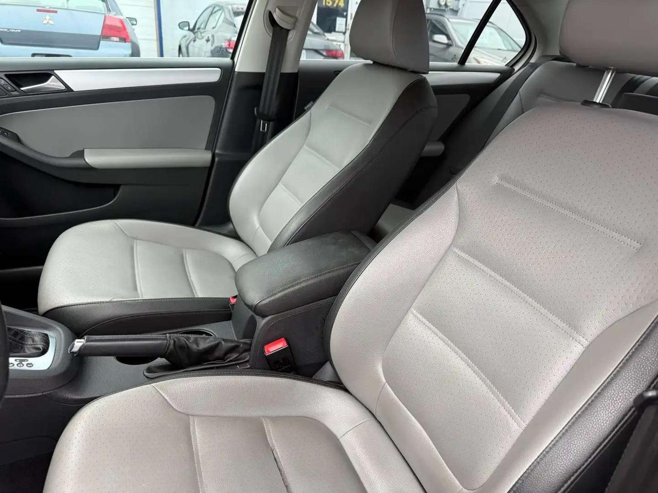 2013 Volkswagen Jetta Hybrid *CERTIFIED* Photo