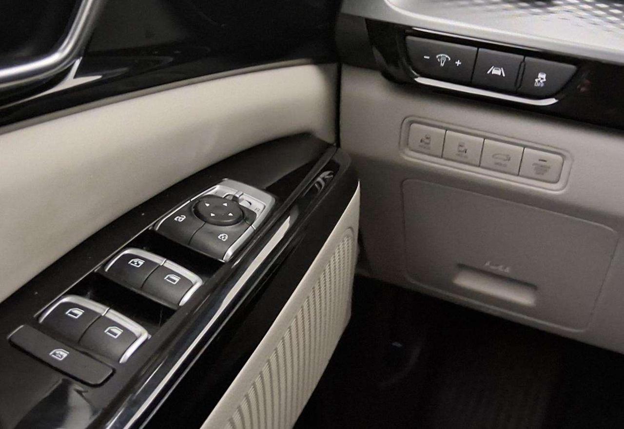 2024 Kia Carnival LX Photo