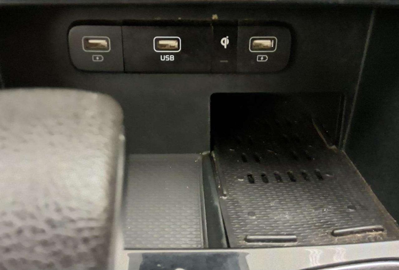 2024 Kia Carnival LX Photo