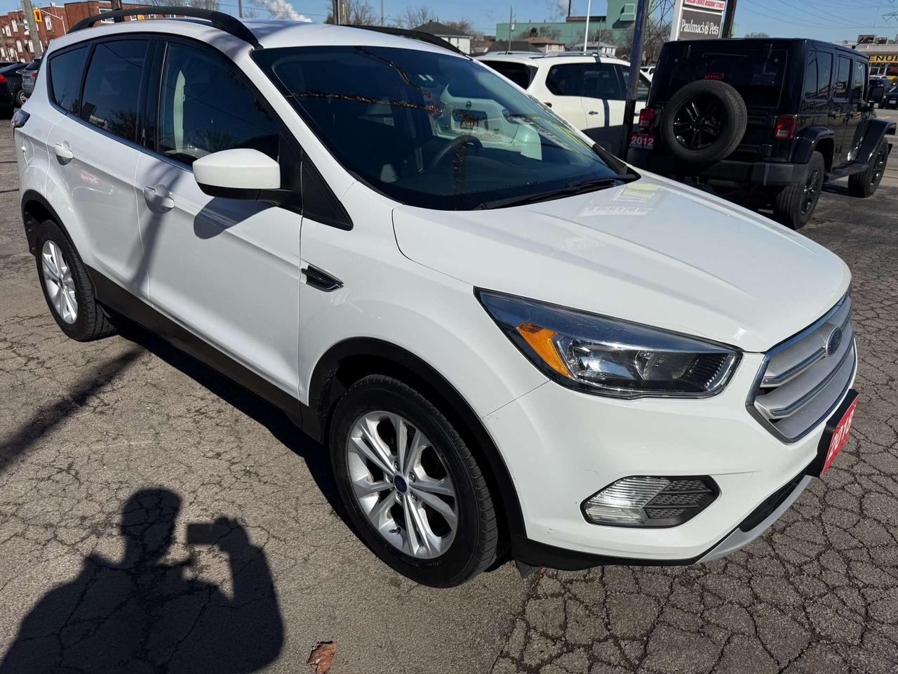 2018 Ford Escape SE *CERTIFIED* Photo2