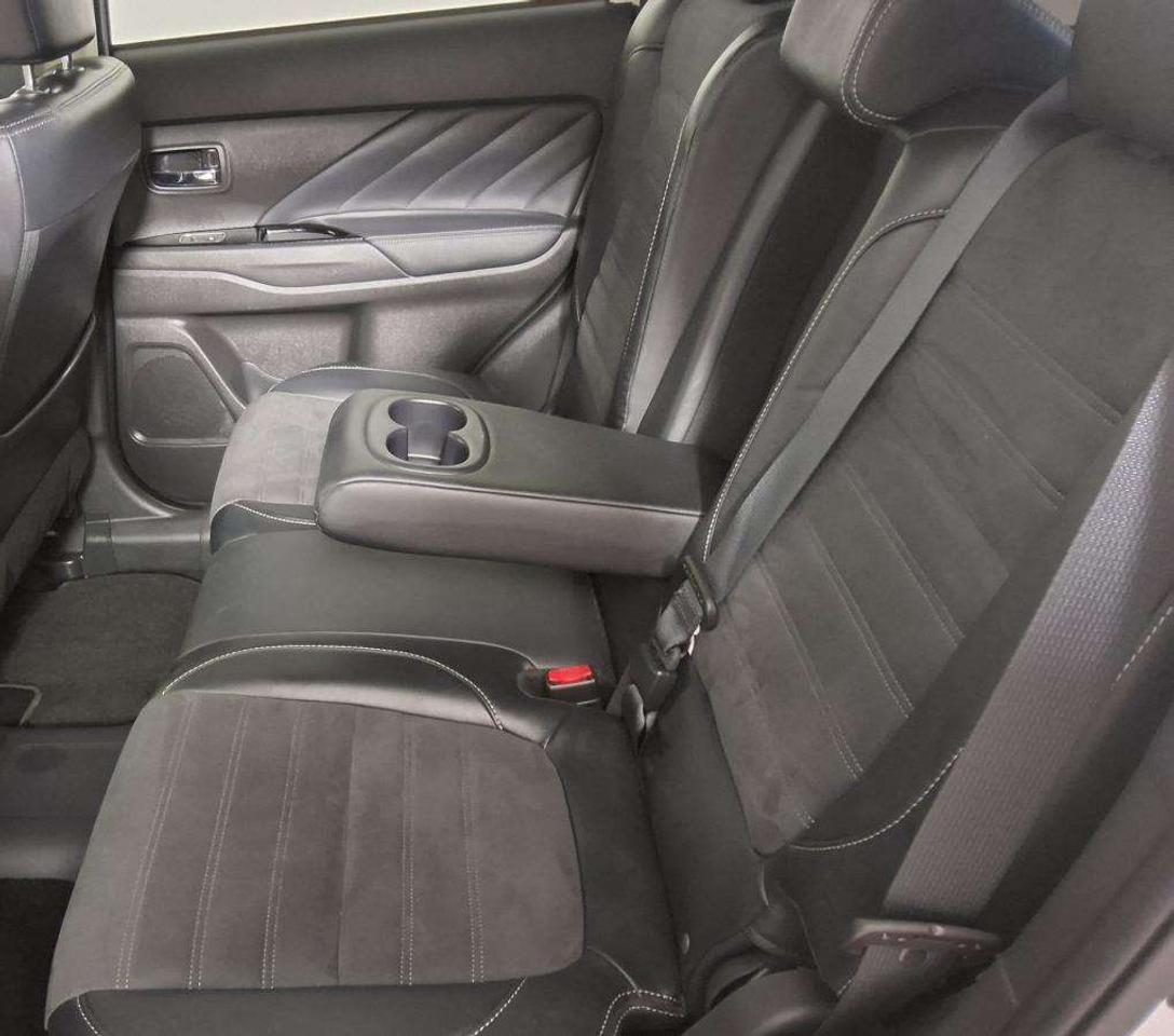 2018 Mitsubishi Outlander SE Photo