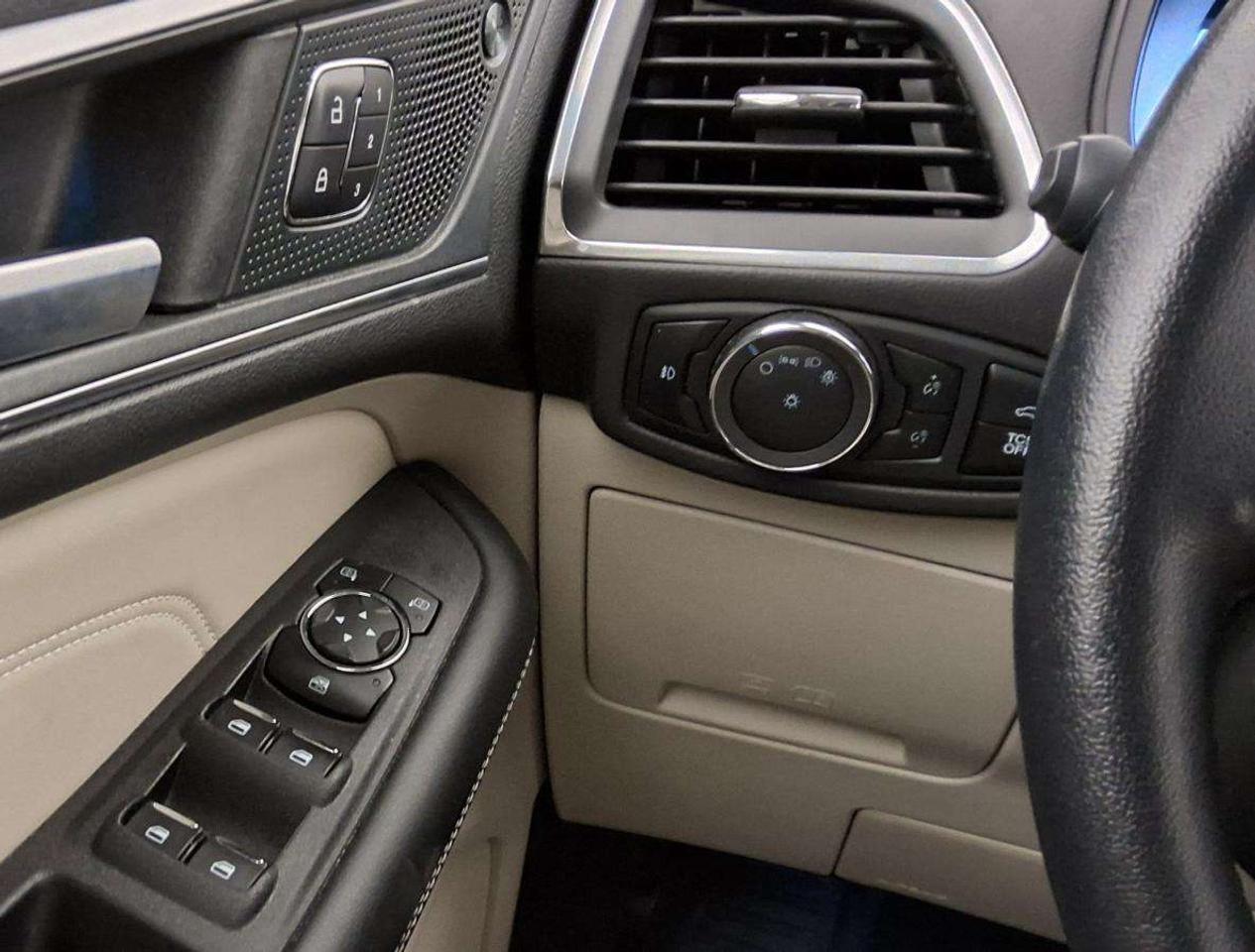 2024 Ford Edge Titanium Photo