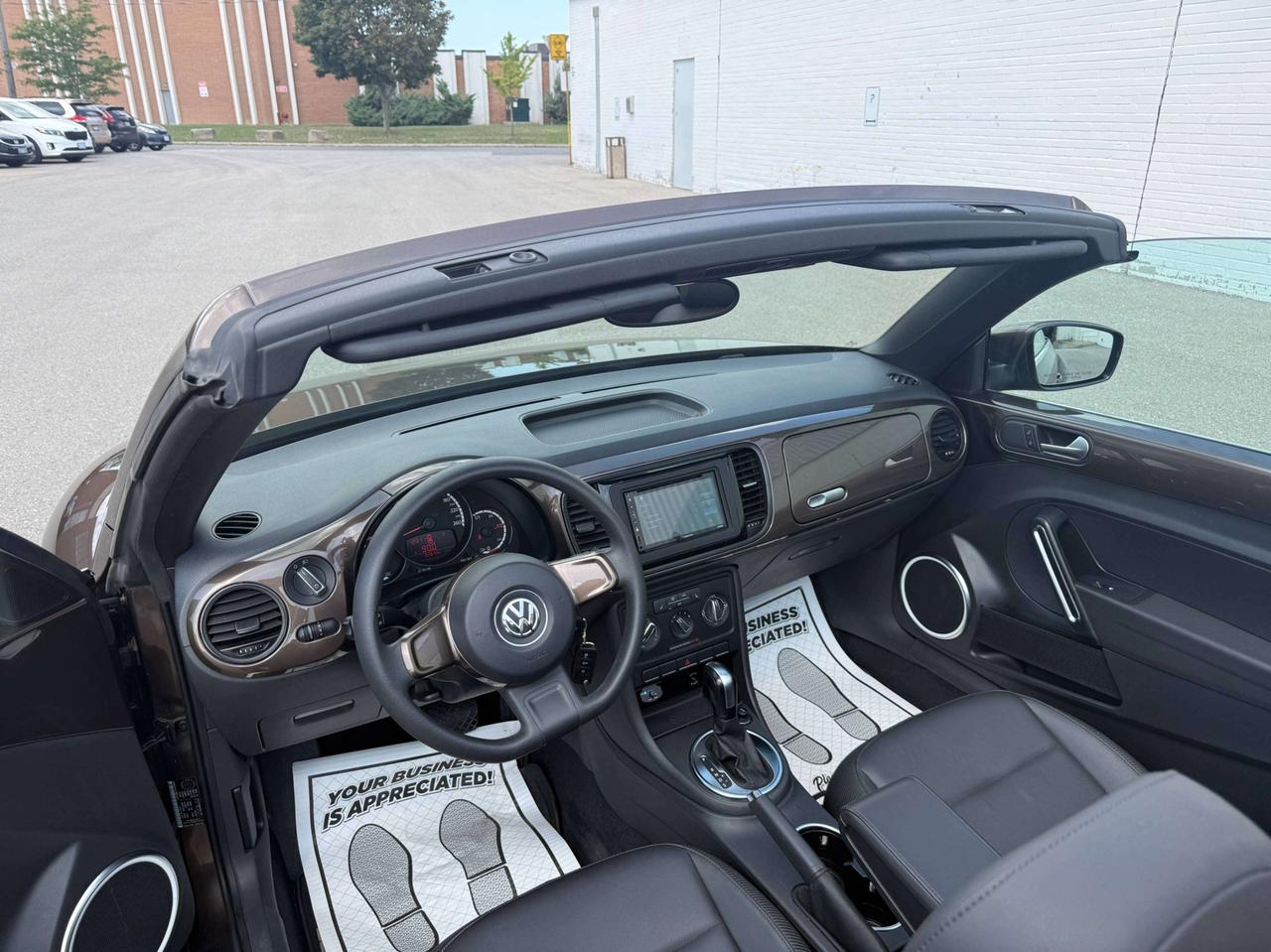 2015 Volkswagen Beetle TRENDLINE   CONVERTIBLE   NO ACCIDENT Photo