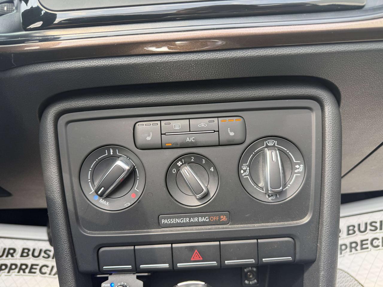 2015 Volkswagen Beetle TRENDLINE   CONVERTIBLE   NO ACCIDENT Photo