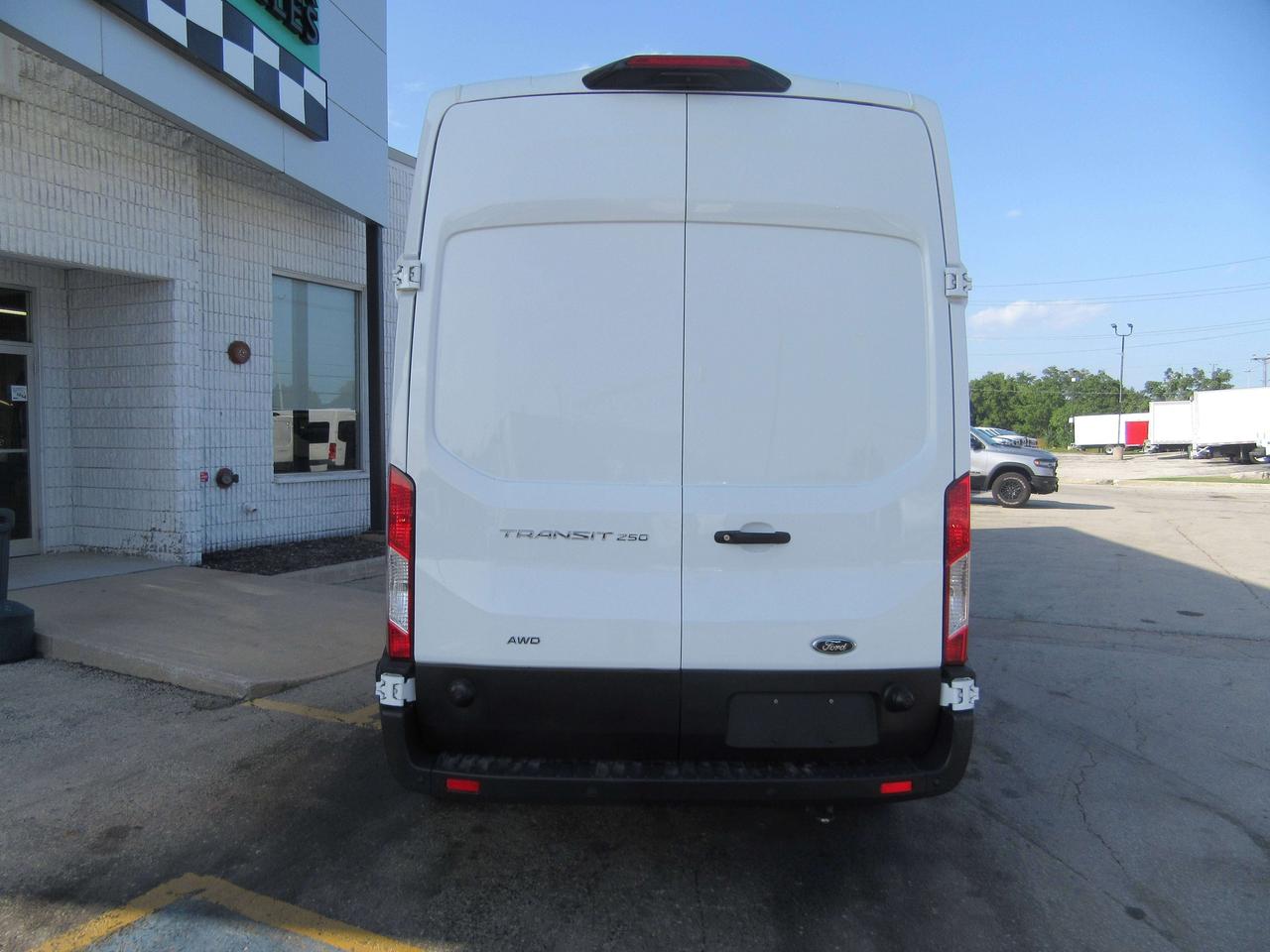 2024 Ford Transit Cargo Van T-250 HIGH ROOF ALL WHEEL DRIVE REEFER & STANDBY Photo3