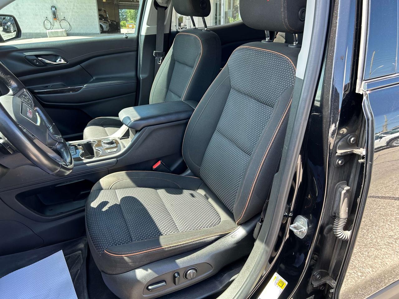 2020 GMC Acadia AT4 Photo