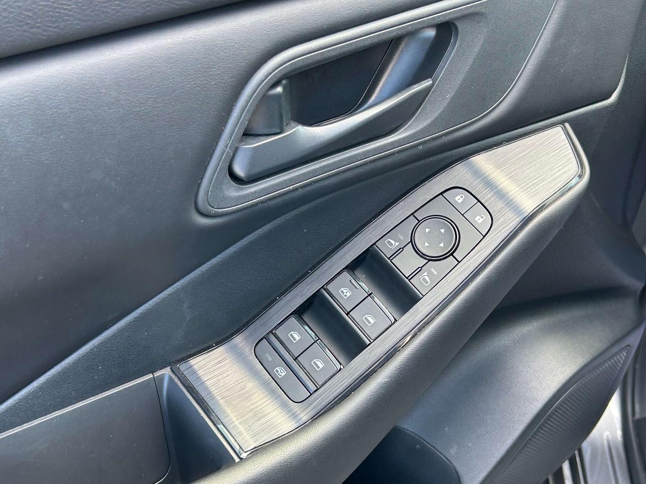 2024 Nissan Rogue S Photo
