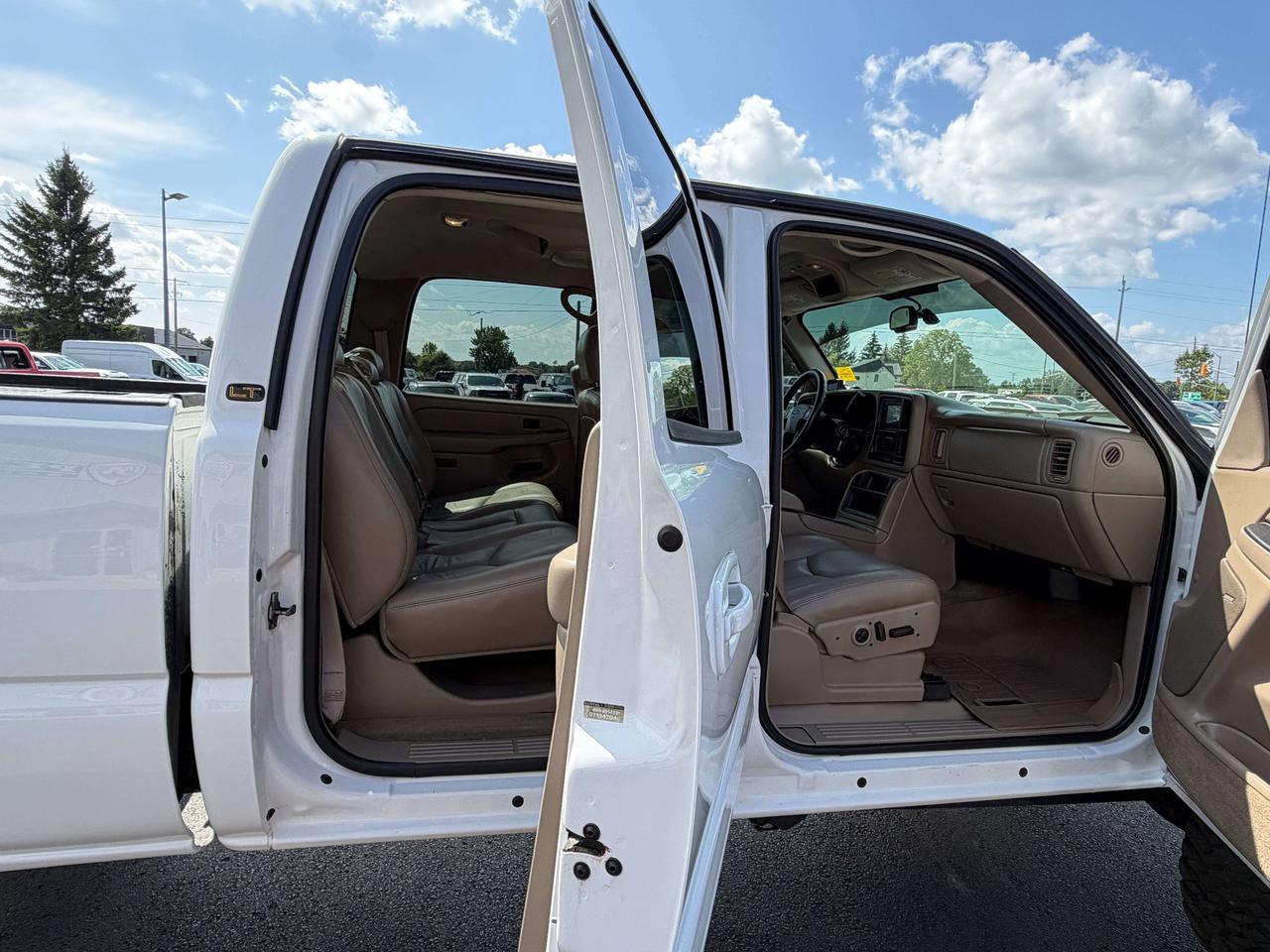 2005 Chevrolet Silverado 2500 LT Photo