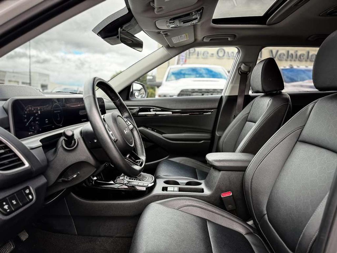 2026 Kia Seltos SX w/Black Interior   AWD   HEATED/VENTED LEATHER   BOSE AUDIO   HUD   SUNROOF Photo
