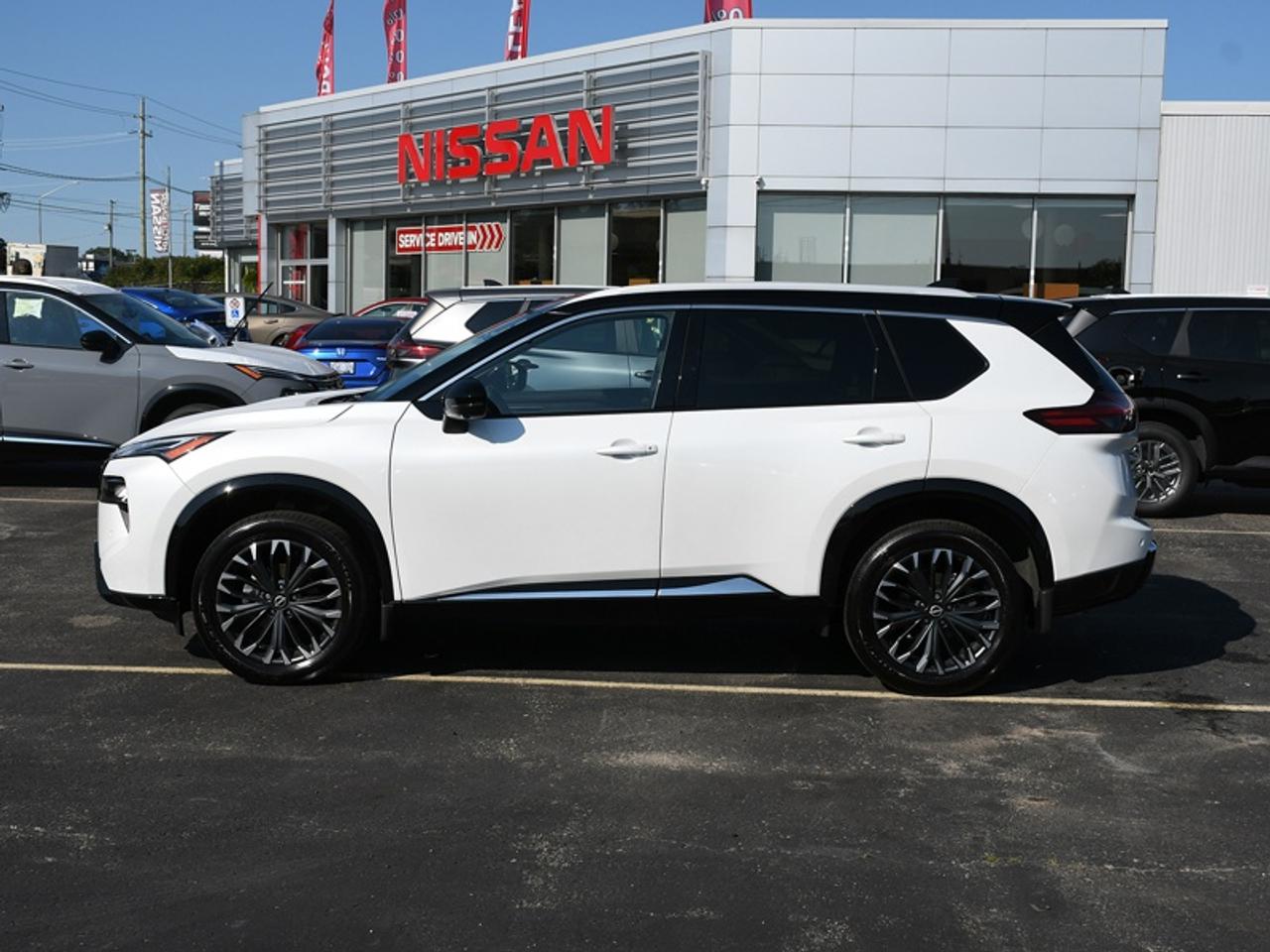 2026 Nissan Rogue Platinum    Leather   Roof   Navi   360 Cam   Alloys Photo