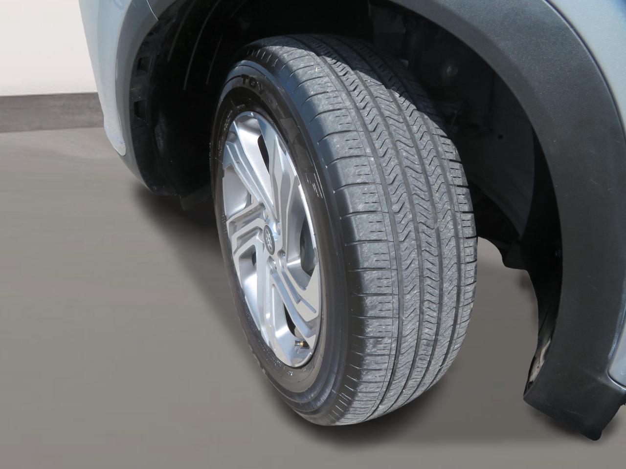 2023 Hyundai Santa Fe Preferred AWD w/Trend Package Photo3