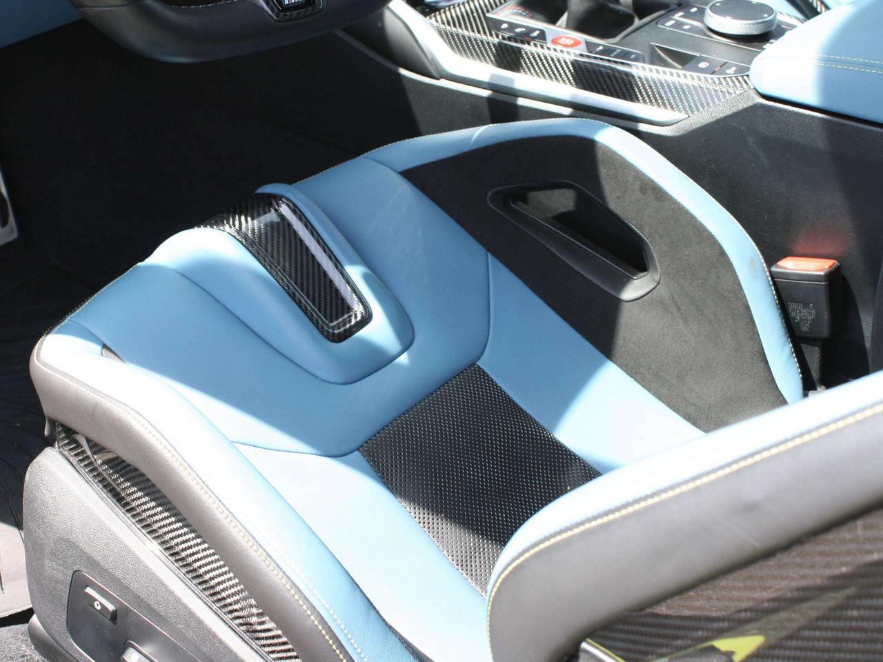 2025 BMW M4 6-Speed / Carbon Buckets / Carbon Package Photo