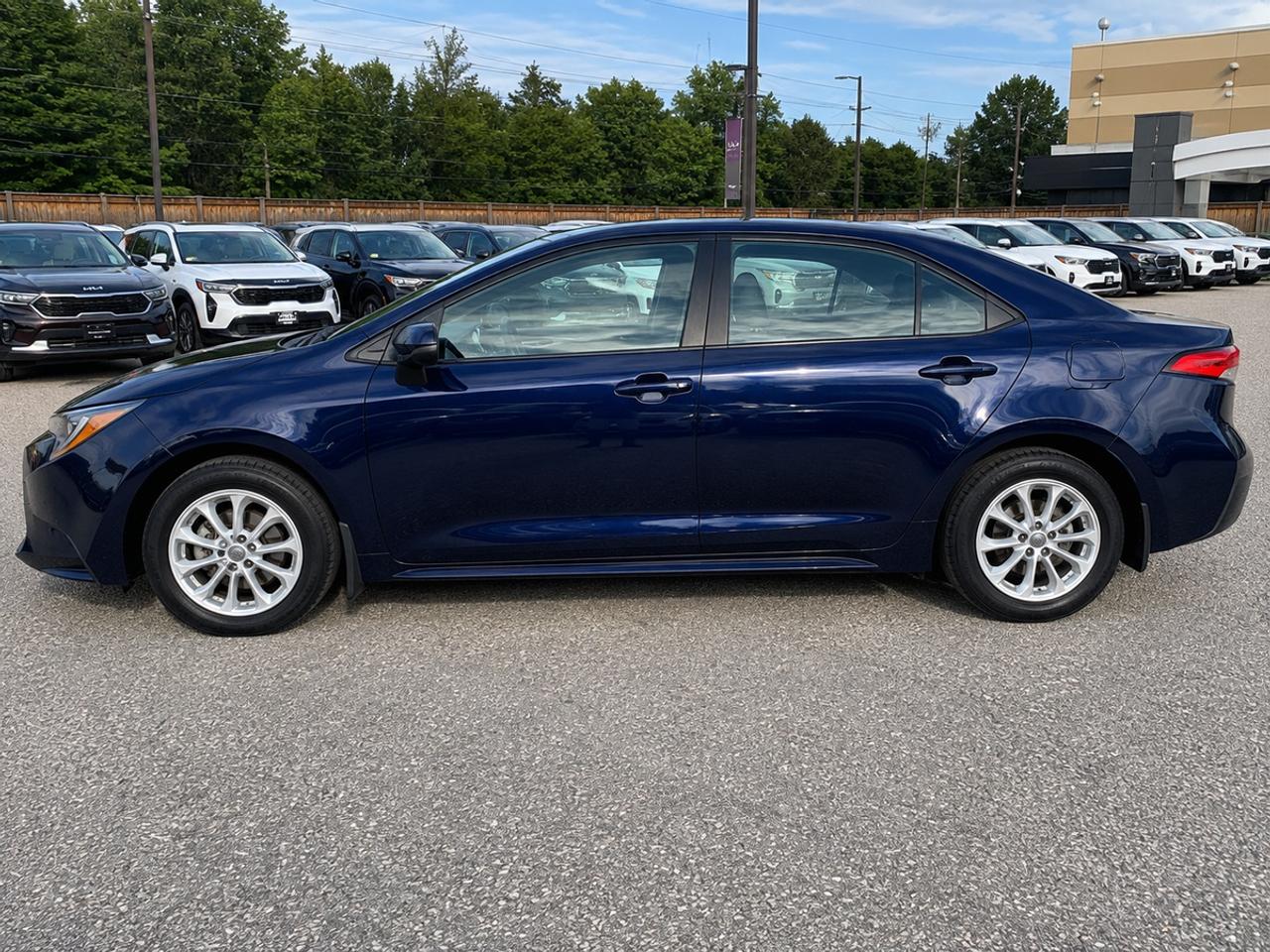 2022 Toyota Corolla LE Photo2