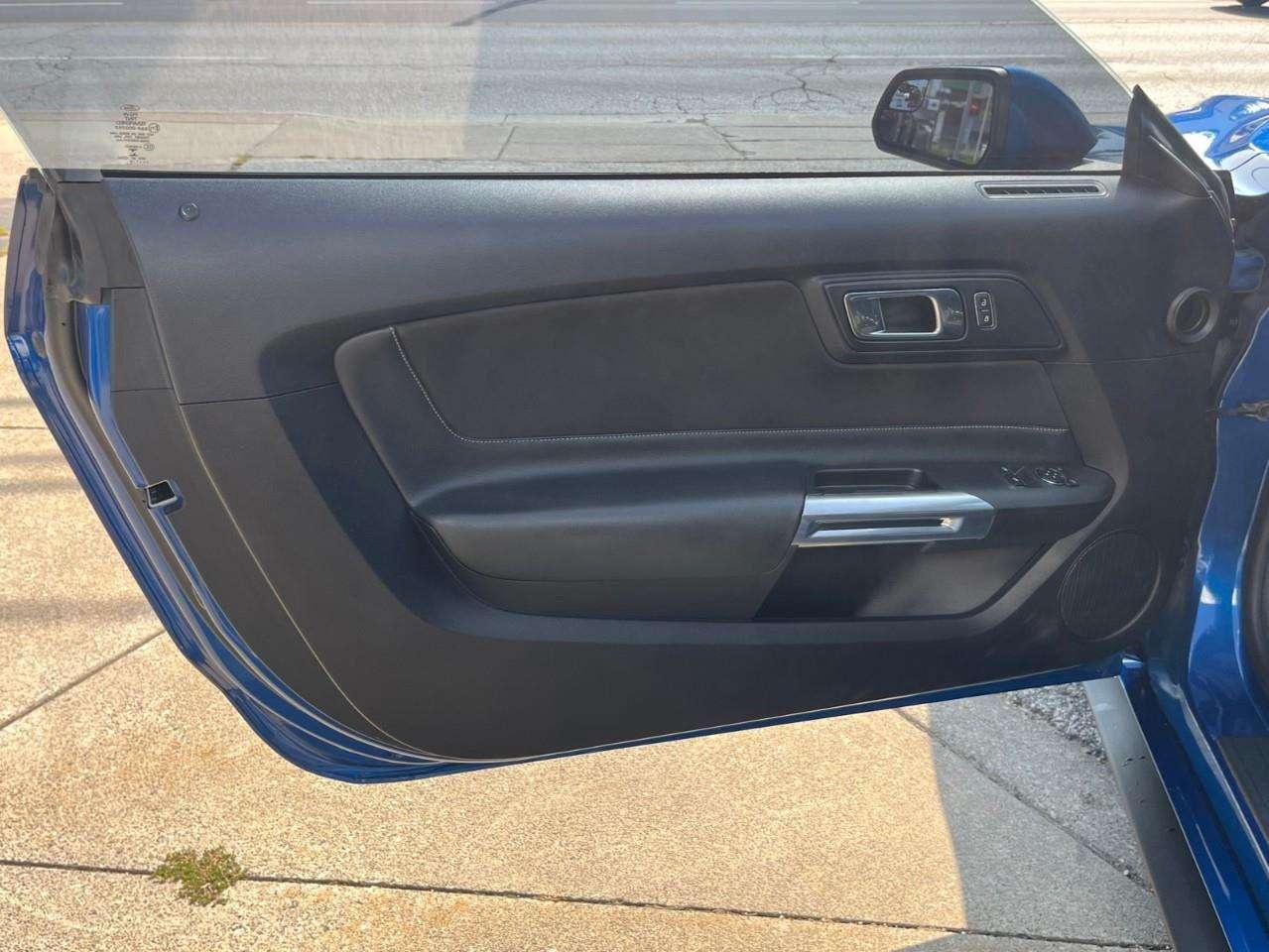 2018 Ford Mustang ECOBOOST MATURE OWNER Photo