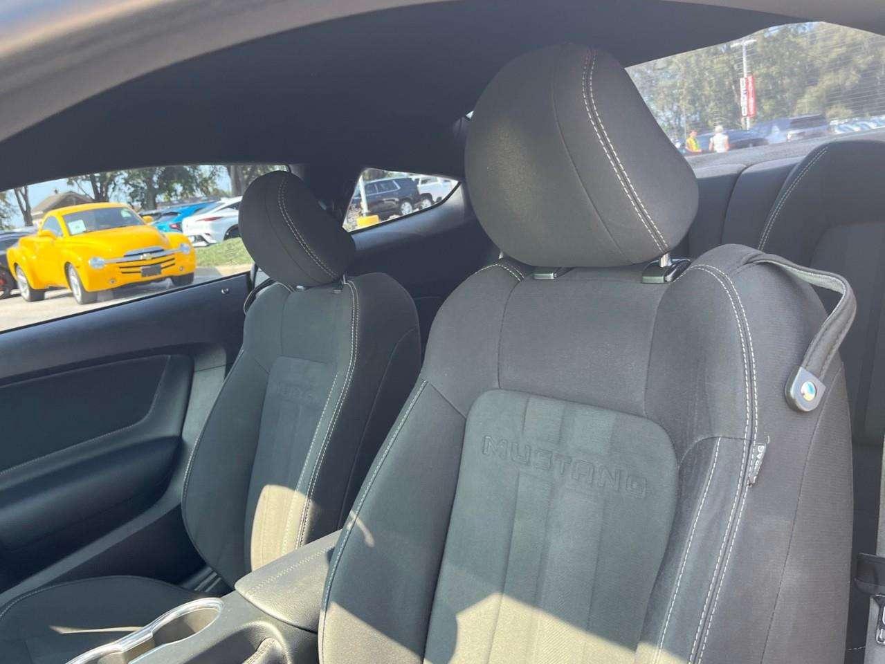 2018 Ford Mustang ECOBOOST MATURE OWNER Photo