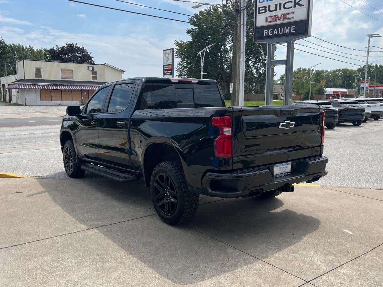 2025 Chevrolet Silverado 1500 LT TRAIL BOSS CPO RATES APPLY @ 0.99%-5.49% OAC Photo