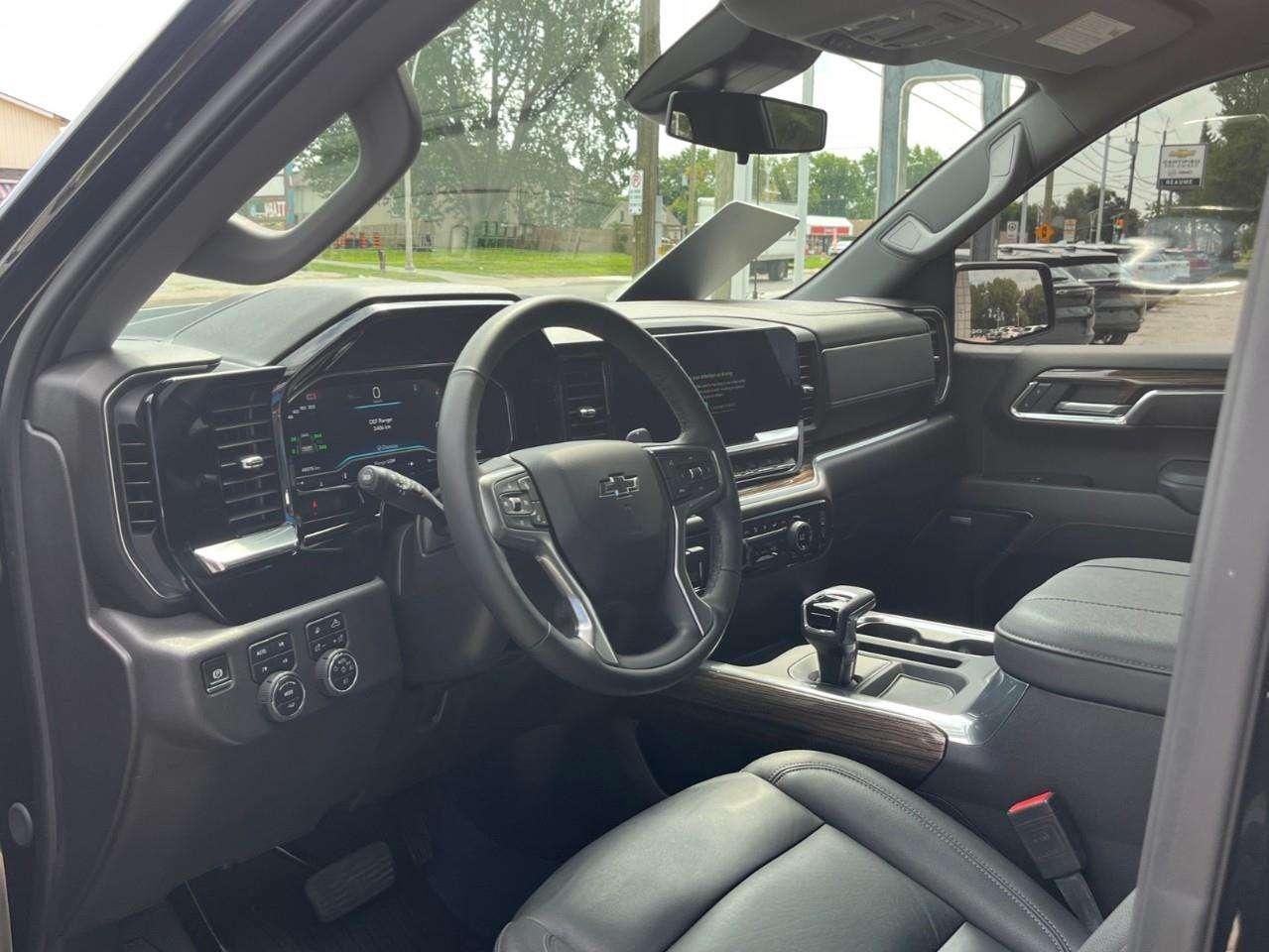 2025 Chevrolet Silverado 1500 LT TRAIL BOSS CPO RATES APPLY @ 0.99%-5.49% OAC Photo
