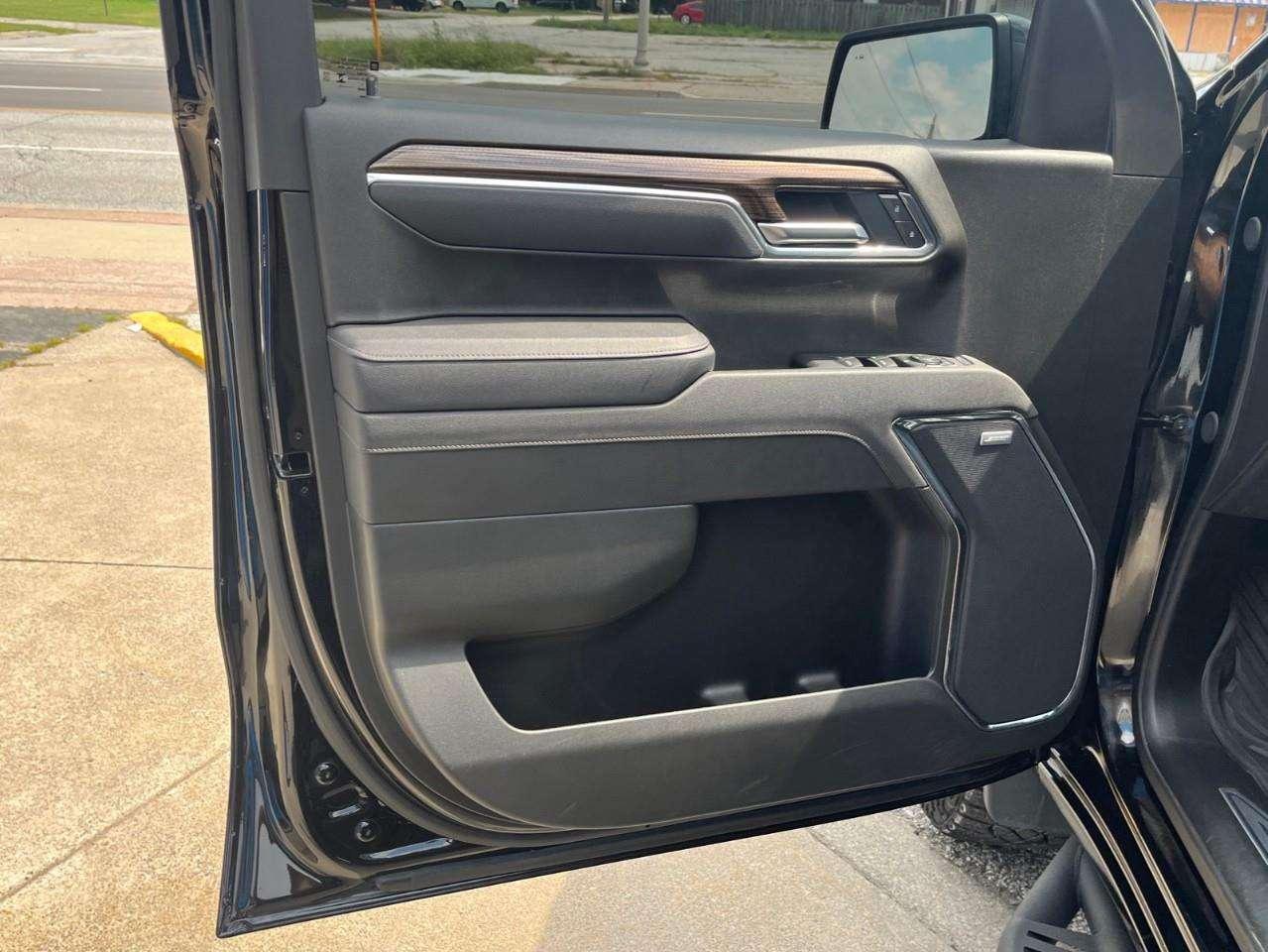 2025 Chevrolet Silverado 1500 LT TRAIL BOSS CPO RATES APPLY @ 0.99%-5.49% OAC Photo