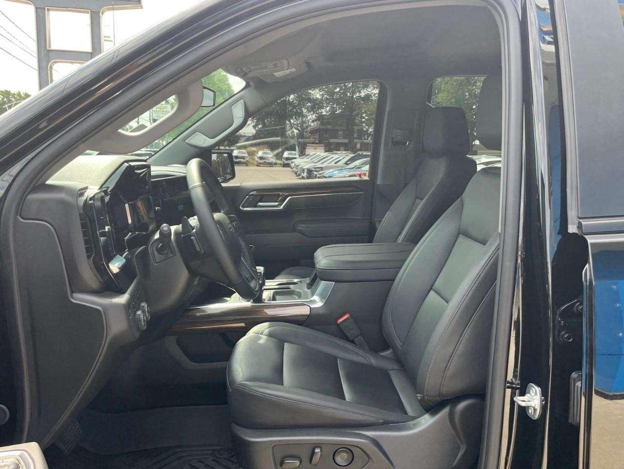 2025 Chevrolet Silverado 1500 LT TRAIL BOSS CPO RATES APPLY @ 0.99%-5.49% OAC Photo