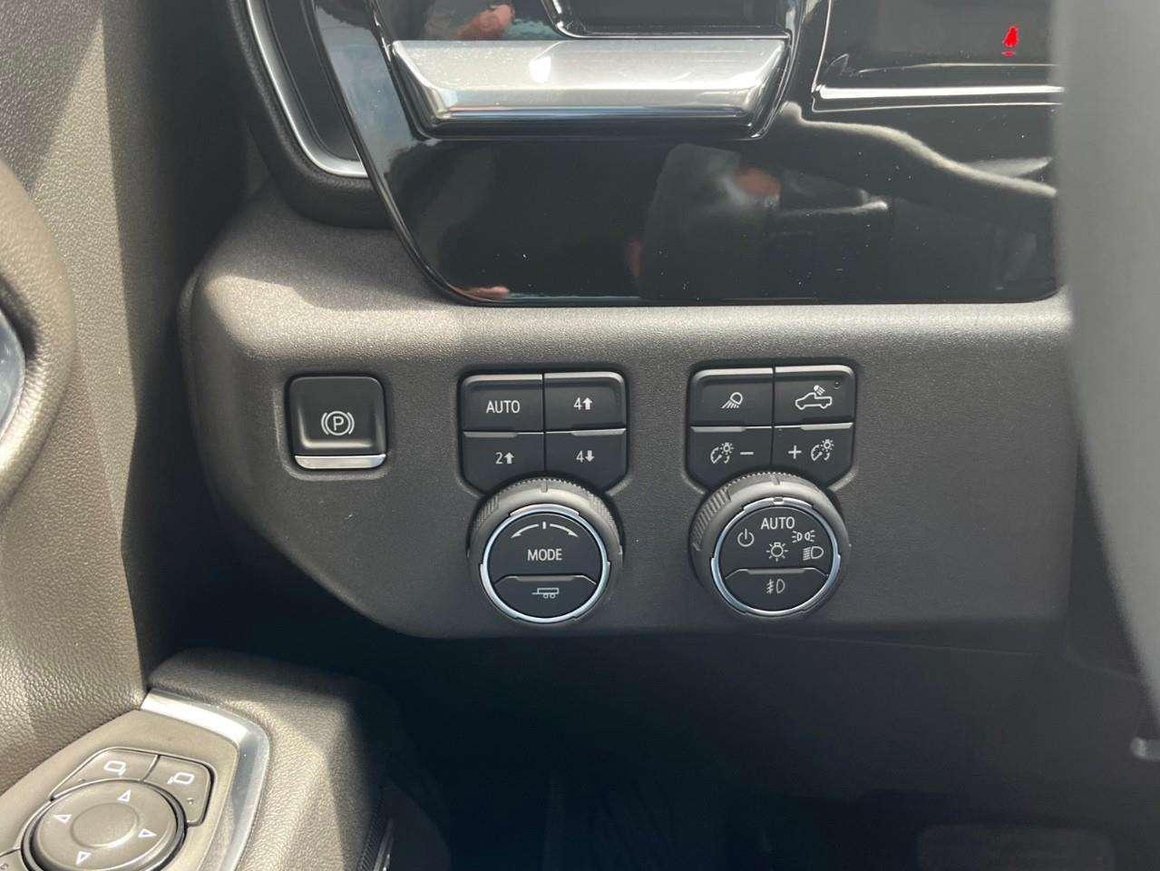 2025 Chevrolet Silverado 1500 LT TRAIL BOSS CPO RATES APPLY @ 0.99%-5.49% OAC Photo