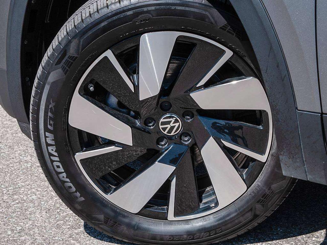 2024 Volkswagen Atlas Highline   AWD   Leather   Push Button   Heated Seats Photo