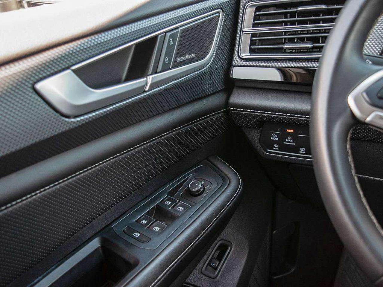 2024 Volkswagen Atlas Highline   AWD   Leather   Push Button   Heated Seats Photo