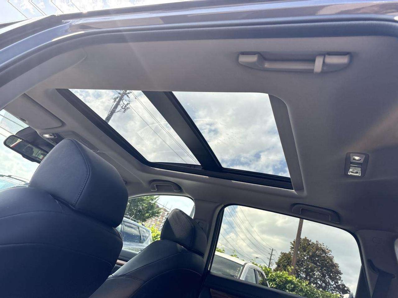 2020 Honda CR-V Touring FULLY LOADED Photo