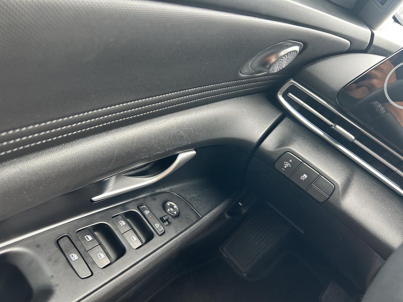 2025 Hyundai Elantra Preferred | Blind-Spot Monitoring | Collision Avoidance | Lane Management Photo