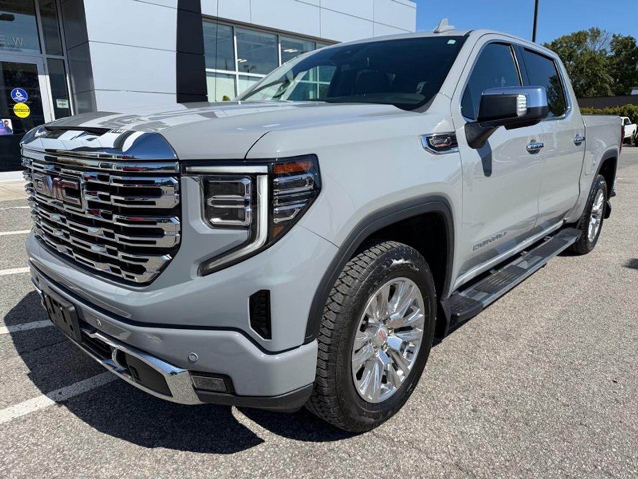 2025 GMC Sierra 1500 Crew Cab Short Box 4-Wheel Drive Denali Photo5