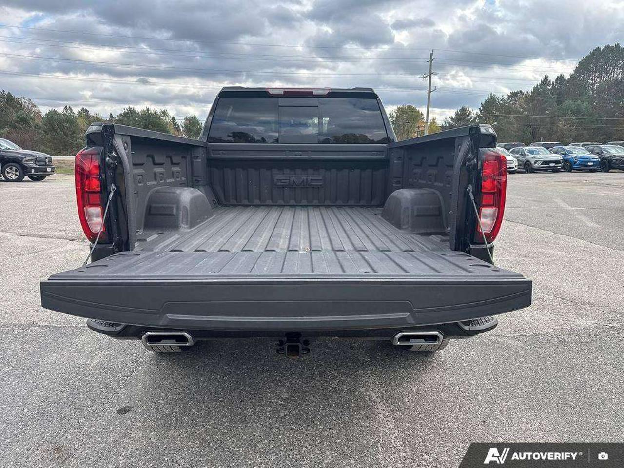 2025 GMC Sierra 1500 ELEVATION PREMIUM PKG. X31 OFF ROAD PKG. TRAILERING APP. HITCH GUIDANCE W/HITCH VIEW. RUNNING BOARDS. Photo
