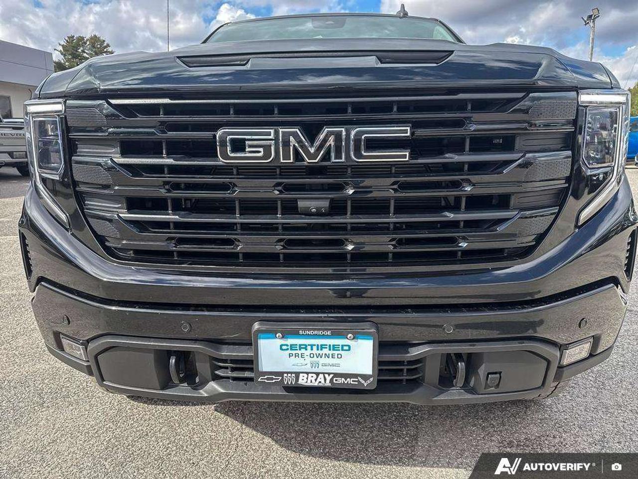 2025 GMC Sierra 1500 ELEVATION PREMIUM PKG. X31 OFF ROAD PKG. TRAILERING APP. HITCH GUIDANCE W/HITCH VIEW. RUNNING BOARDS. Photo