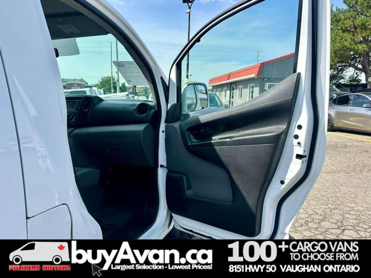 2017 Nissan NV200 SV Cargo Van Tech Pkg LOW KMS FULLY CERTIFIED Photo