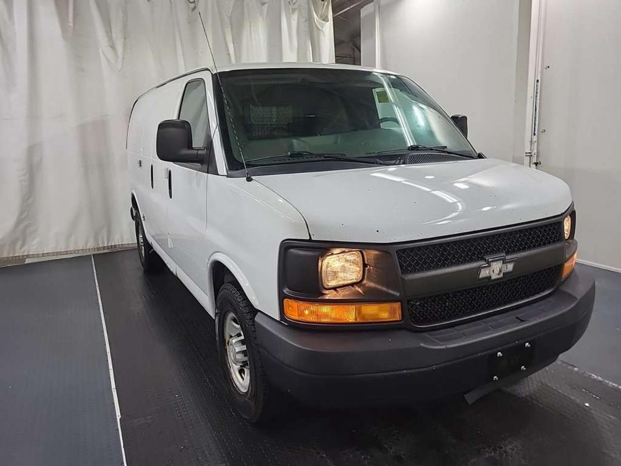 2014 Chevrolet Express 2500 + Divider Shelves V8 *SAFETY COST INCLUDED* Photo0