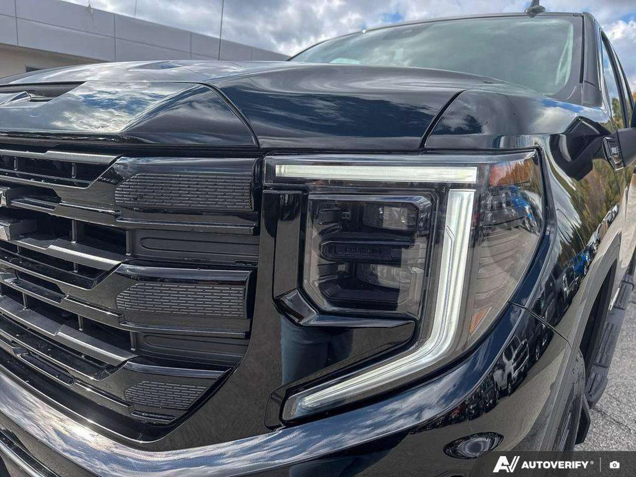 2025 GMC Sierra 1500 ELEVATION PREMIUM PKG. X31 OFF ROAD PKG. TRAILERING APP. HITCH GUIDANCE W/HITCH VIEW. RUNNING BOARDS. Photo