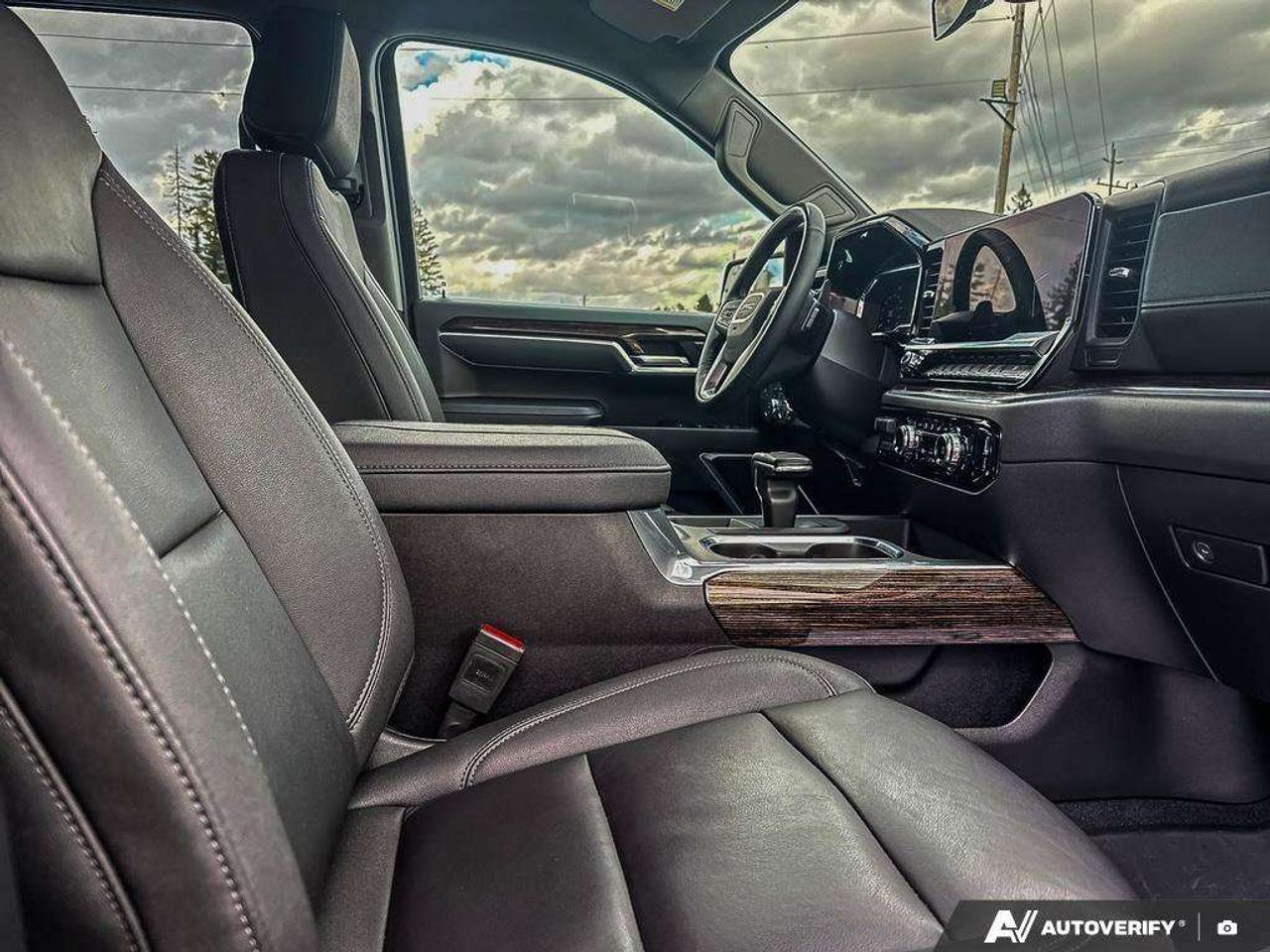 2025 GMC Sierra 1500 ELEVATION PREMIUM PKG. X31 OFF ROAD PKG. TRAILERING APP. HITCH GUIDANCE W/HITCH VIEW. RUNNING BOARDS. Photo