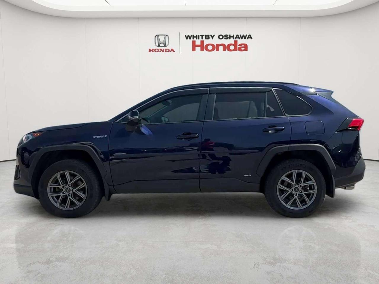 2021 Toyota RAV4 XLE Photo2